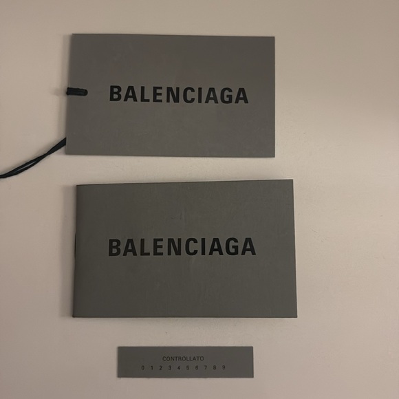 Authentic Black Balenciaga Everyday Medium Camera Bag in Excellent Condition - Picture 5 of 6